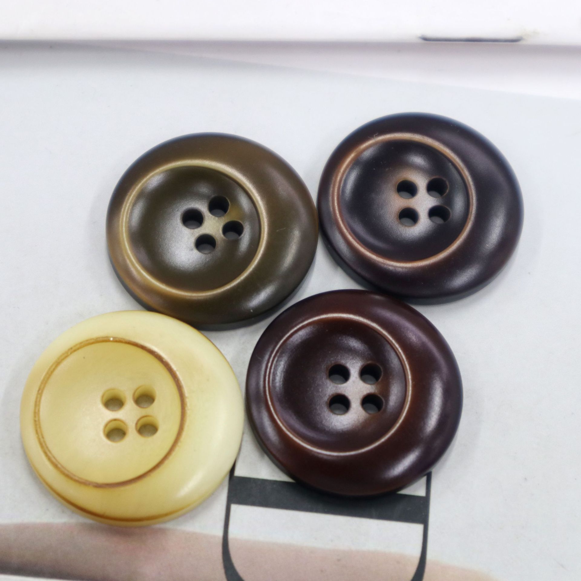 青衿凹面四眼仿果实纽扣休闲西装西服大衣扣子针织开衫风衣服装扣