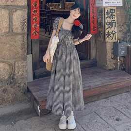 打揽连衣裙女2026夏季新款格纹收腰显瘦度假裙时尚海边沙滩气质裙