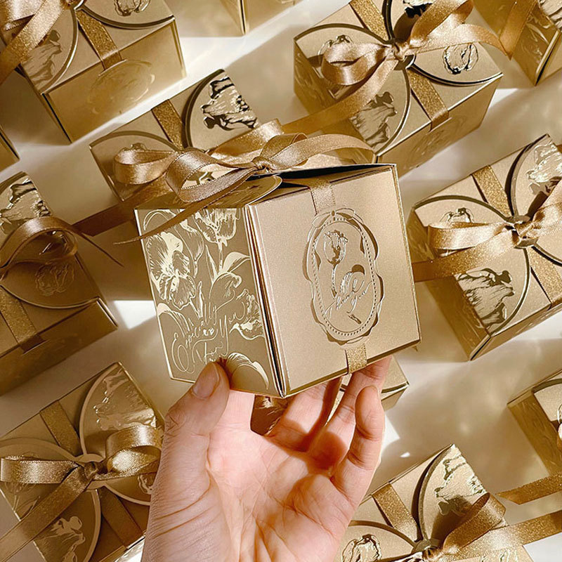 Embalaje exquisito caja de dulces de boda de alta calidad Tulipan estampado en oro simple caja de dulces regalo de boda regalo de acompañante de alto nivel