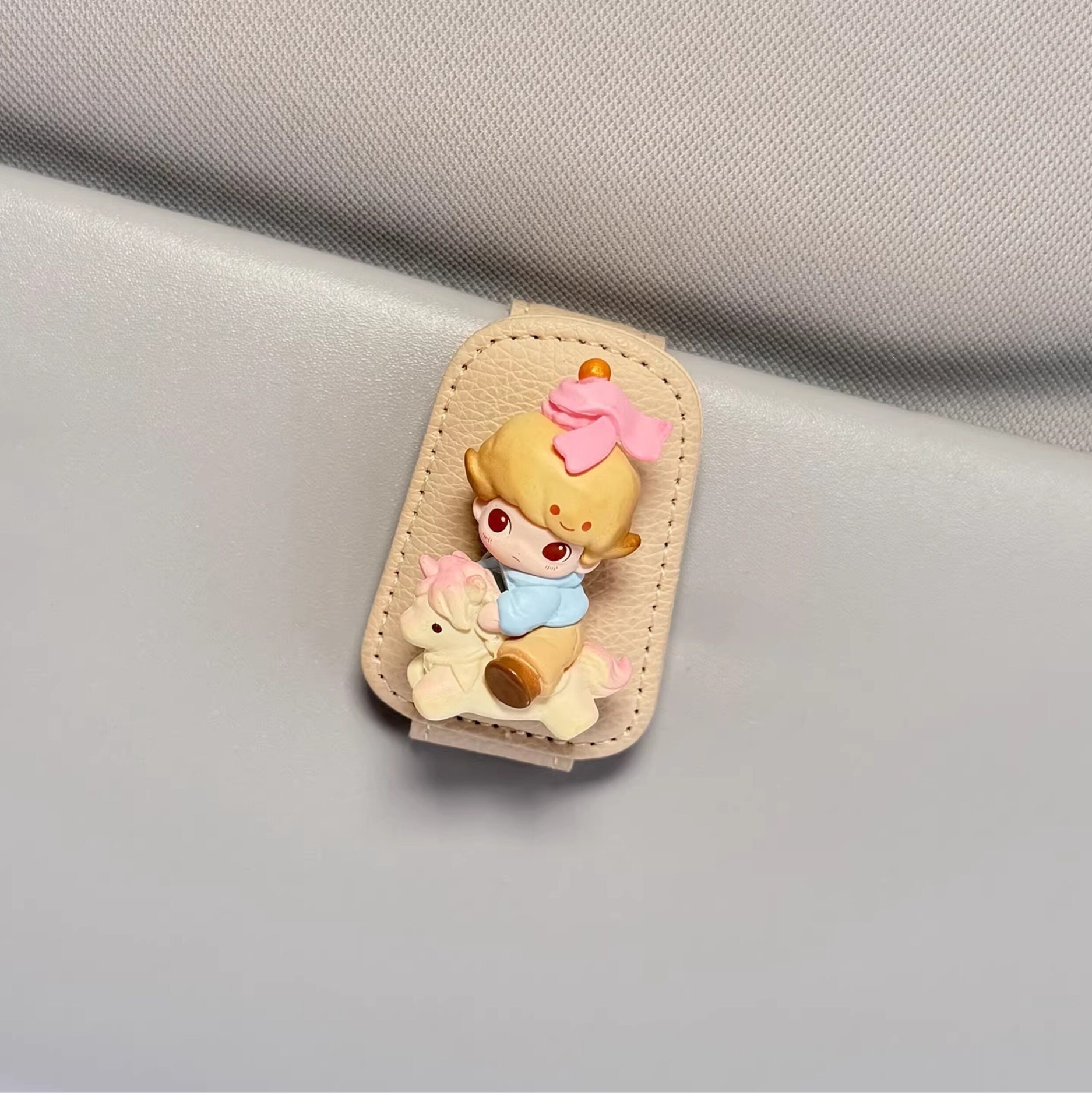 Car-Mounted Glasses Clip for Use in the Car, Sunglasses Holder, Sun Visor Magnetic Clip, Cute Decorative Accessory for Women