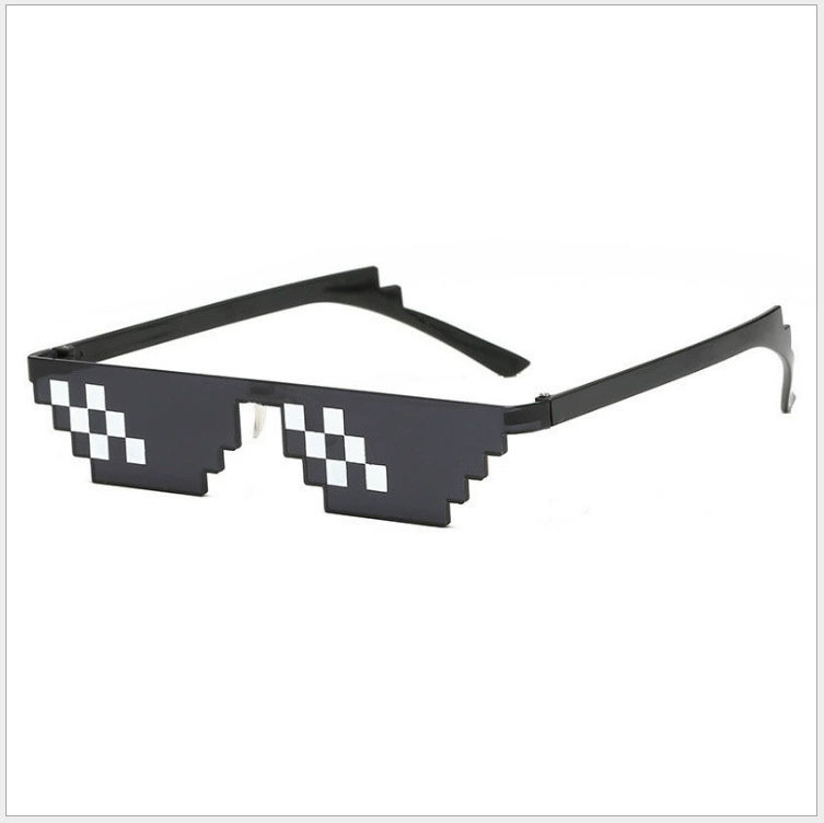 Capacious sunglasses for live streaming, European style