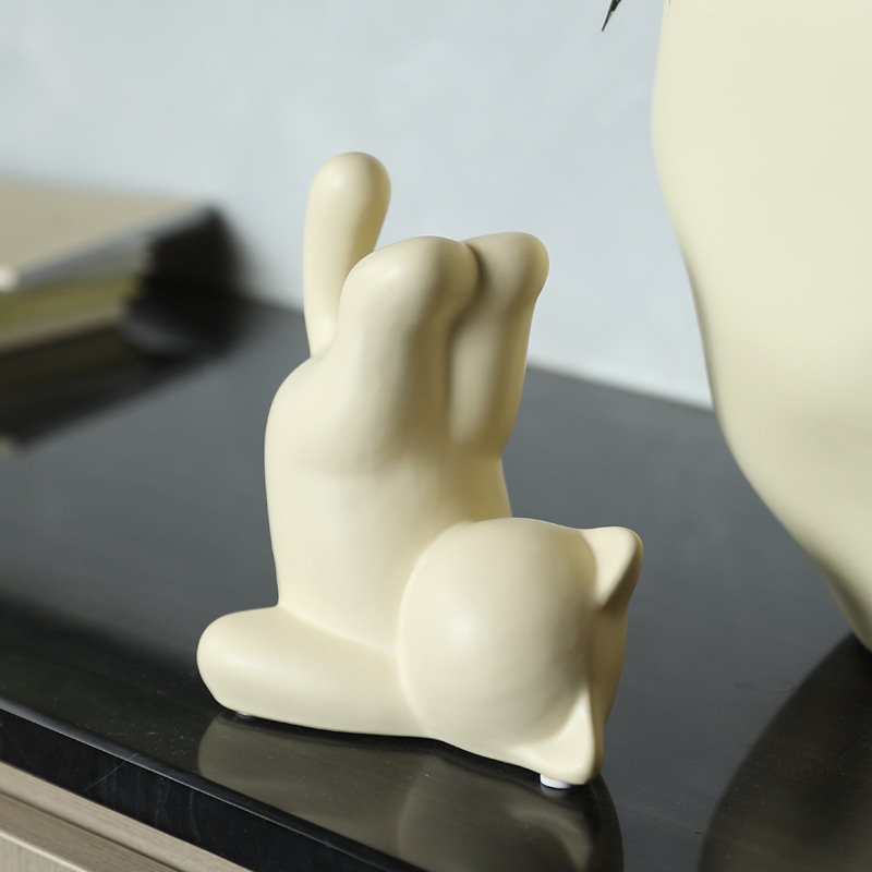 Ins cream viento adorno de gato de cerámica invertido sala de estar mueble de TV mueble de vino para el hogar escritorio decoración suave creativa