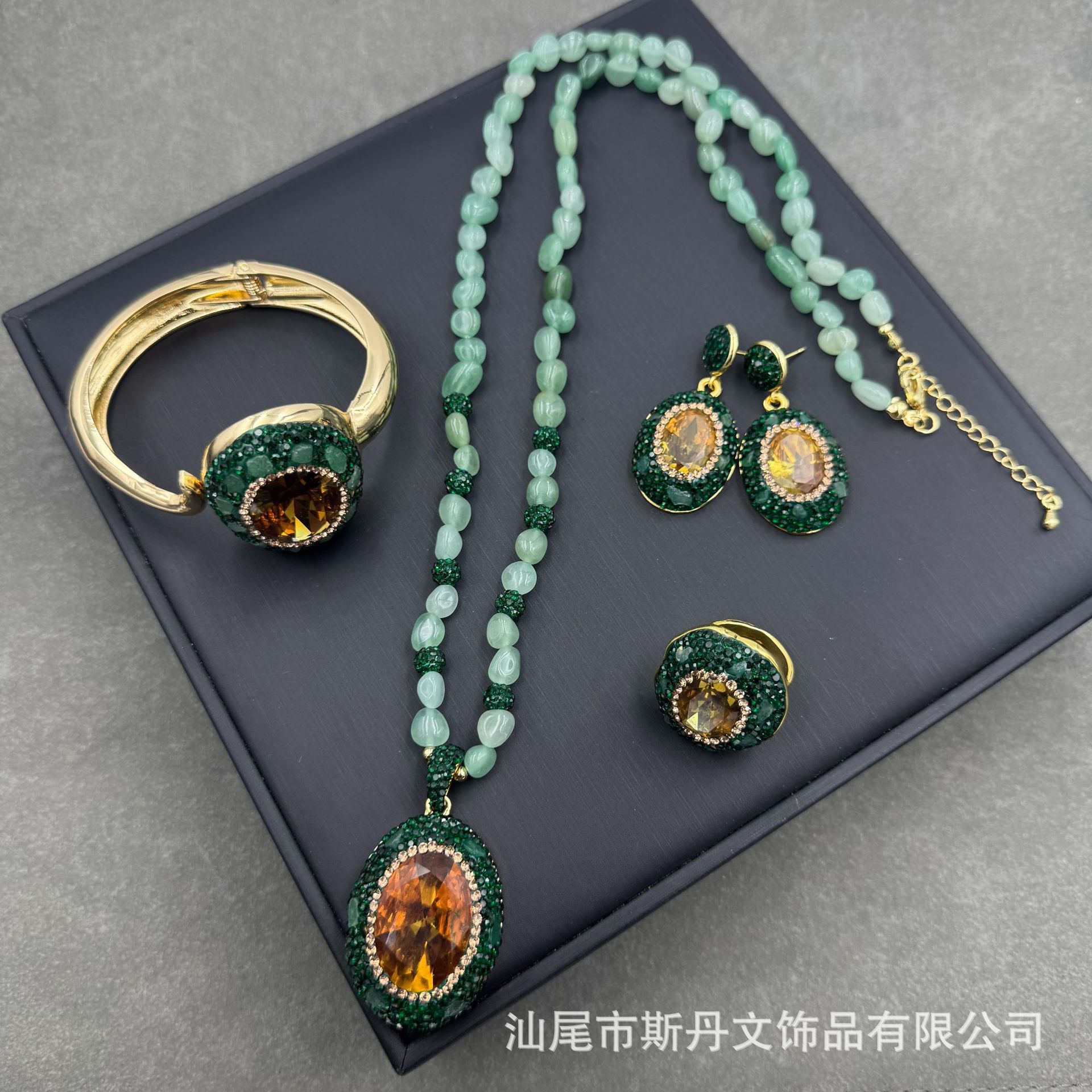 Stone inlay jade