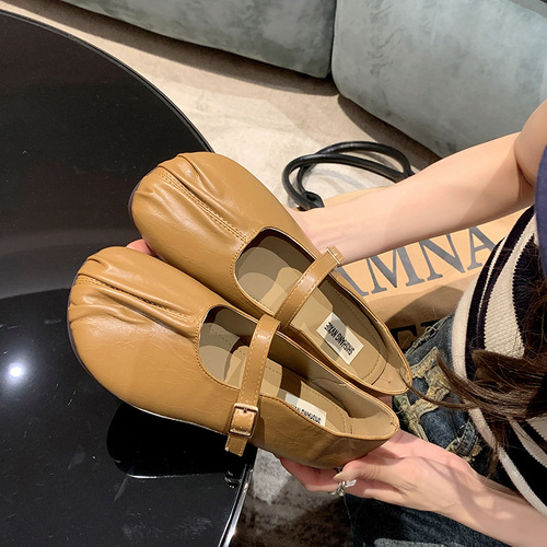 Retro Soft-Cushion Pleated Clogs Women 2025 Korean Version Versatile Flat Grandma Shoes Lightweight Non-Slip Single Shoes Trendy