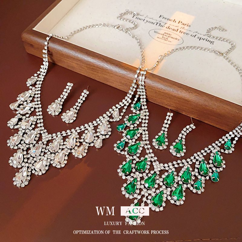 Collar de diamantes de gota de agua de estilo francés exagerado temperamento diseño clavícula ligero lujo alto sentido conjunto de joyería mujer
