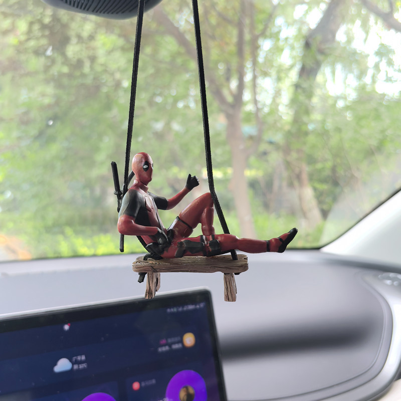 Columpio pato serie Deadpool coche retrovisor espejo colgante pequeño barato hecho a mano muñeca coche adornos para la lectura
