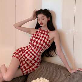 千鸟格挂脖连衣裙女夏季纯欲性感无袖镂空气质收腰显瘦包臀短裙子