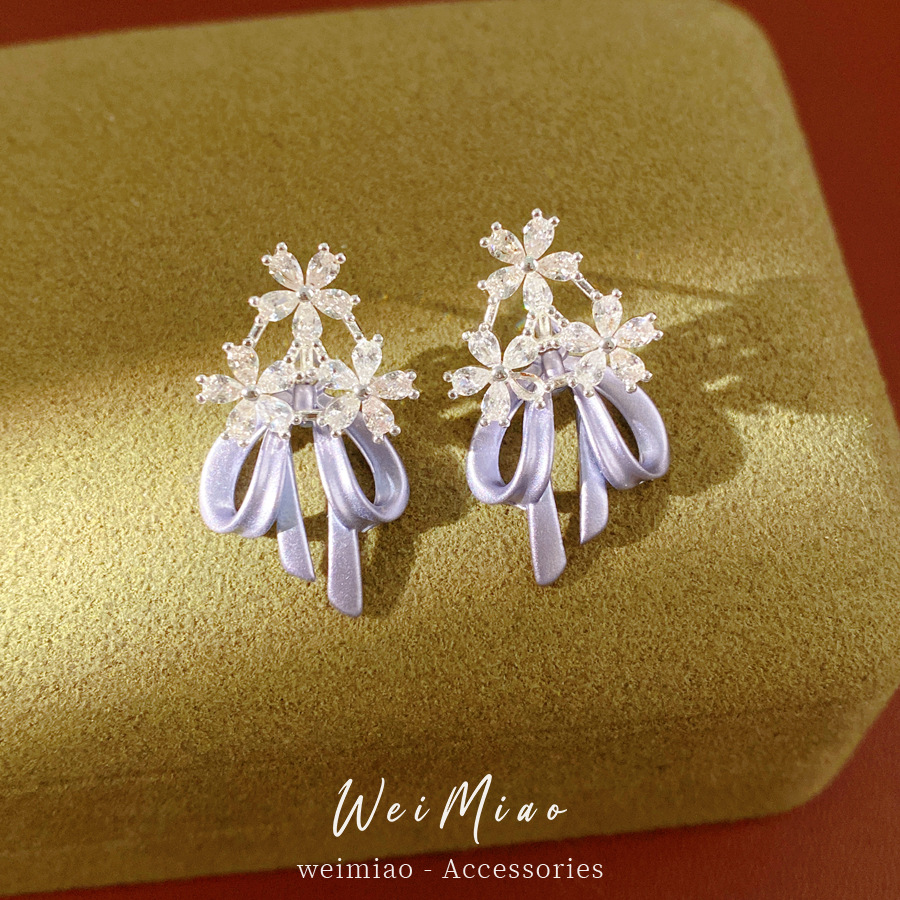 Aguja de plata goteando aceite de zircon flores arco pernos temperamento moda aretes dulces ligero lujo alta sensación de auriculares al por mayor
