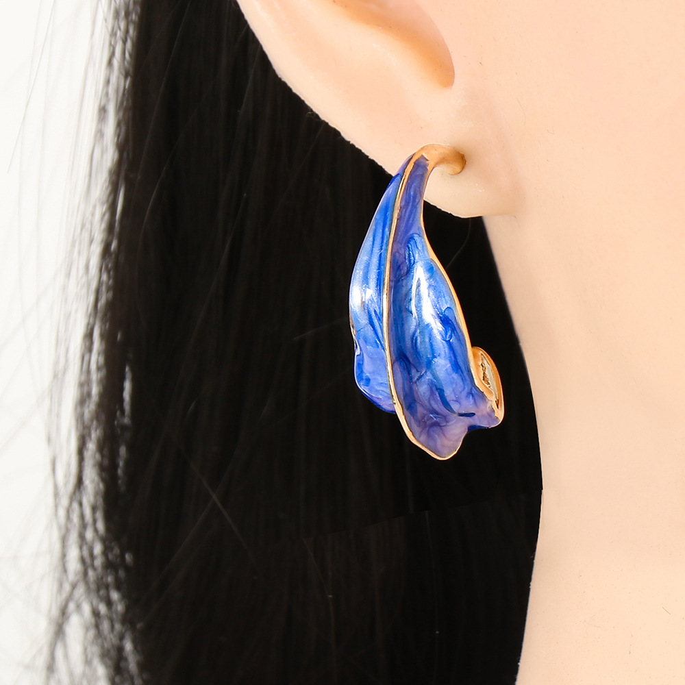 Retro Colored Glaze C-shaped Earrings Wholesale Nihaojewelry display picture 24