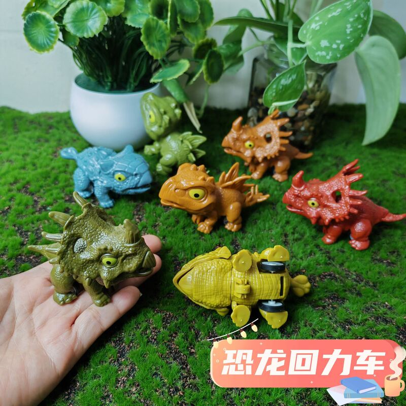 新型のミニアニメの恐竜のデスクトップは子供のおもちゃの回力の小さい車をからかいます。|undefined