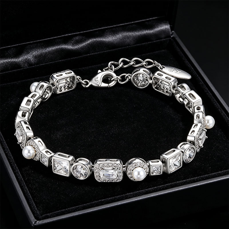 Pulsera Geométrica Circular con Dije de Cubo de Aleación de Cobre