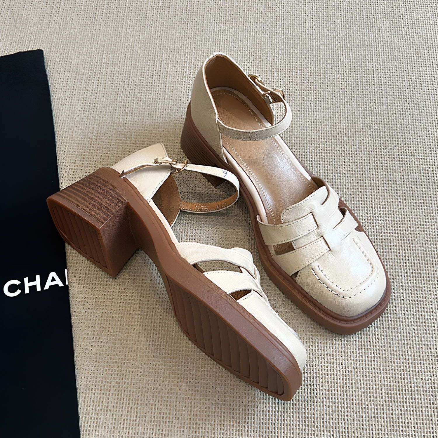 Breathable summer comfortable sandals made of soft leather heels