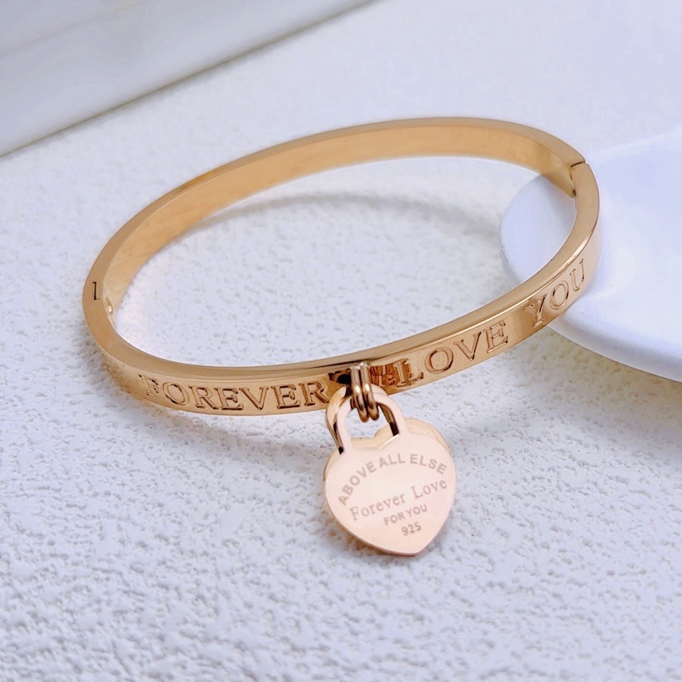 Nuevo estilo transfronterizo pulsera de diamantes de moda de acero de titanio pulsera al por mayor temperamento de lujo ligero femenino sentido de alto nivel estilo nicho