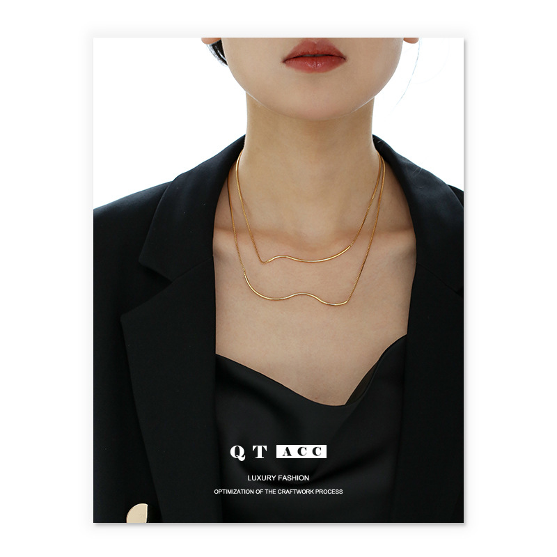 Latón chapado 18K oro real europeo y americano minimalista moda ins estilo curvo cadena collar nicho collar versátil Otoño e Invierno