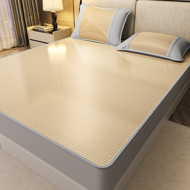 Nueva capa de cama de seda de hielo de verano de clase A 2025 nueva cubierta protectora de colchón todo incluido sábana cubierta de cama de tres piezas