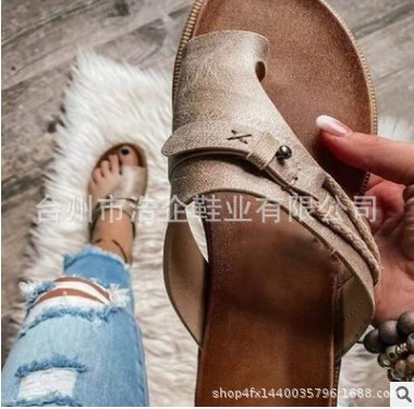 2021 Summer New Sandals Women European And American Roman Style Set-toe Rivets Belt Buckle Foreign Trade Large Size Flat Slippers Women