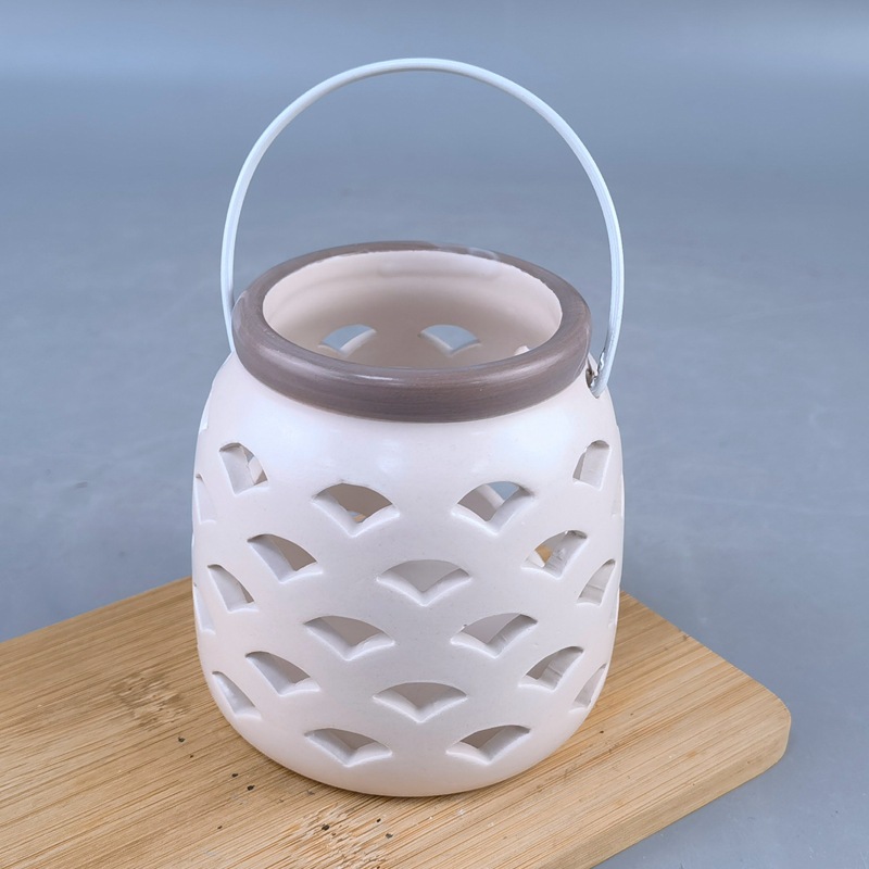 Lámpara de viento hueca de lunares de cerámica cuidadosamente seleccionada Lámpara de pony LED de cerámica translúcida transfronteriza con mango de hierro