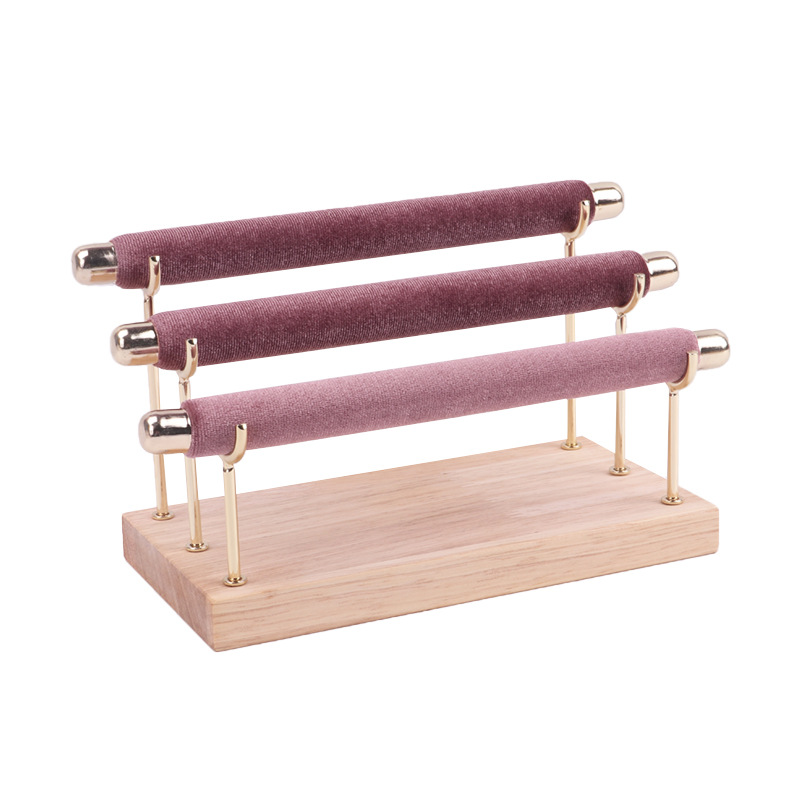 ��ָչʾ��ľ���¿���ָ������Ů�����ν�ָ���ɺ�չʾ����