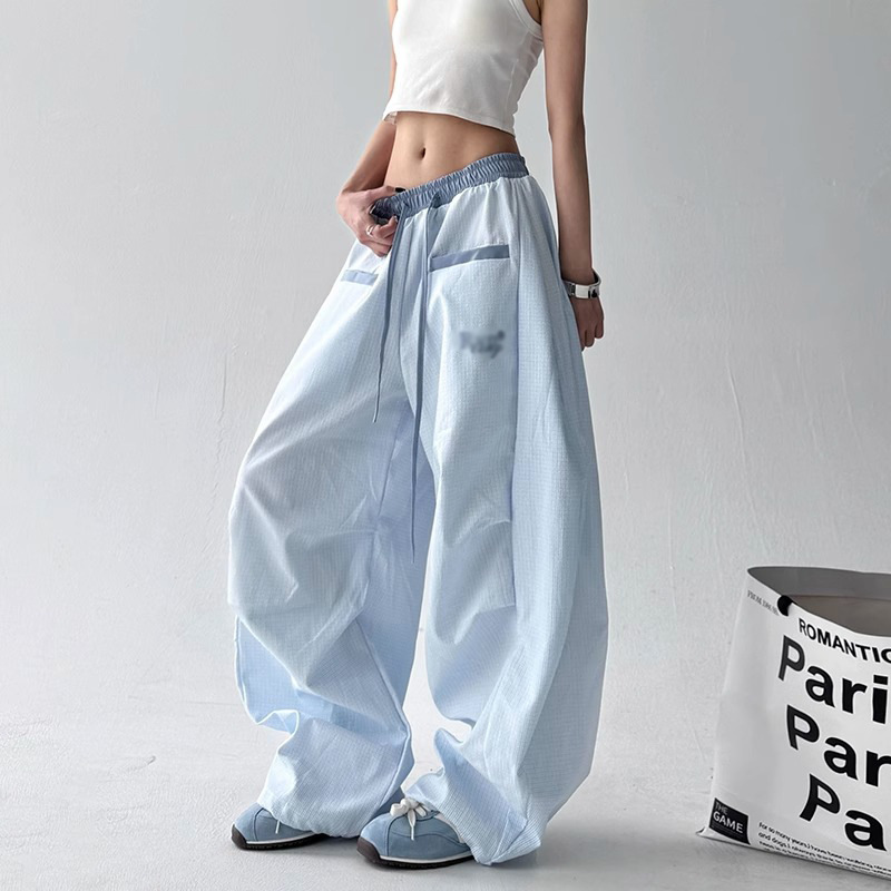 街頭のファッションブランドのストライプの曲がりくねったナイフのカジュアルなズボンの女性2025年の夏の新型の垂れ下がった感じがゆったりしています。|undefined