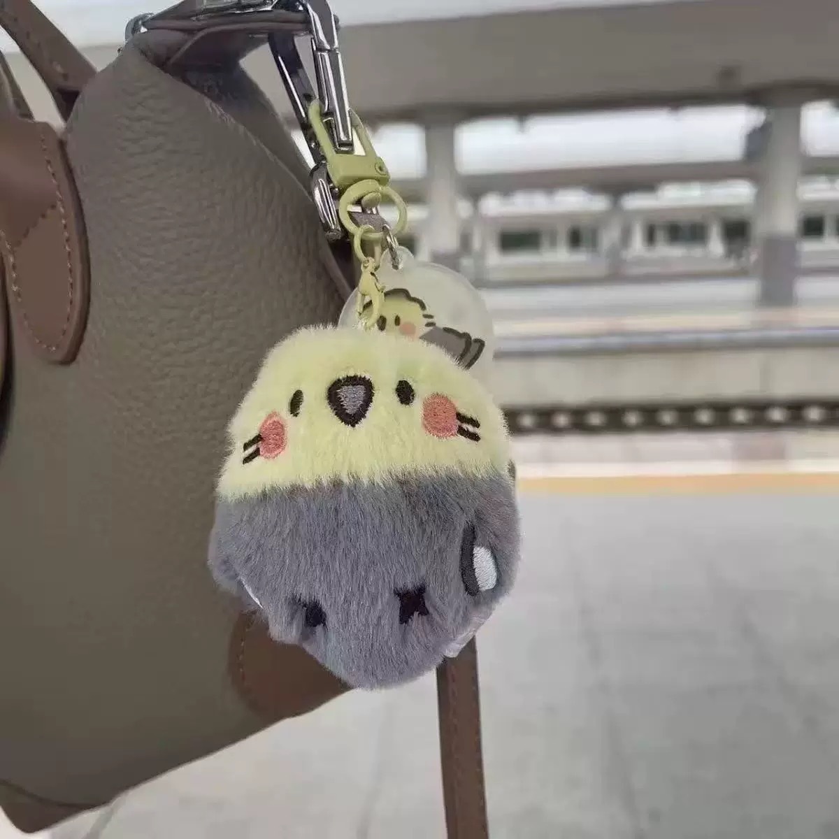 Colección de colgantes de peluche, estrellas de arce, luna de peluche, muñecas de murciélagos fantasmas, bolsas de conejos, nuevos cuervos, conejos