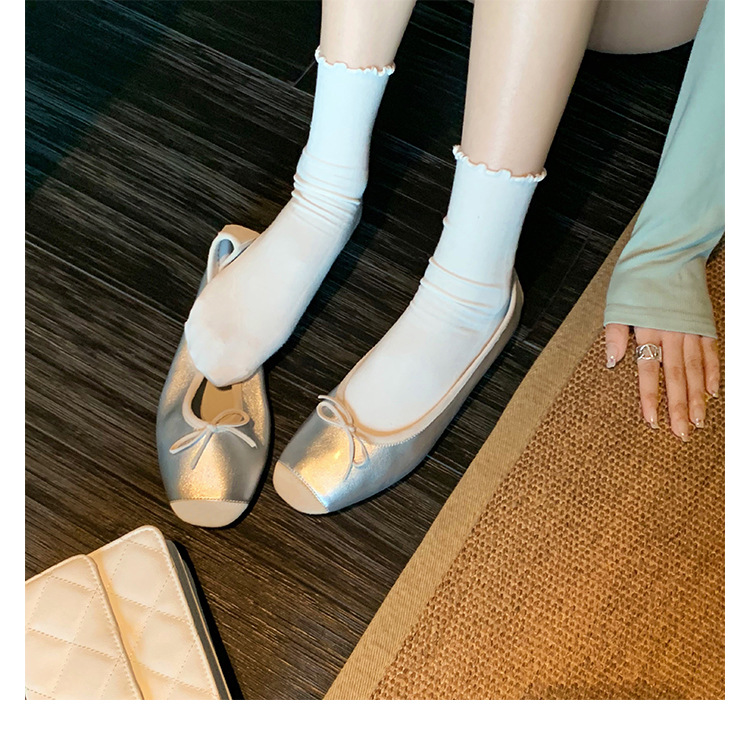 Ballerinaskor i äkta läder med rosett, platta damskor_voghion.com