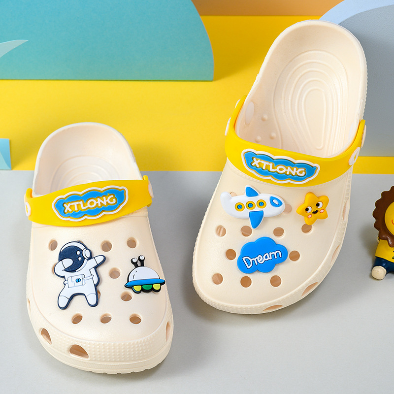 Zapatillas para niños Boys Baotou Zapatos de dibujos animados lindos con fondo suave Zapatos de playa para niñas súper suaves Bebé antideslizante Verano