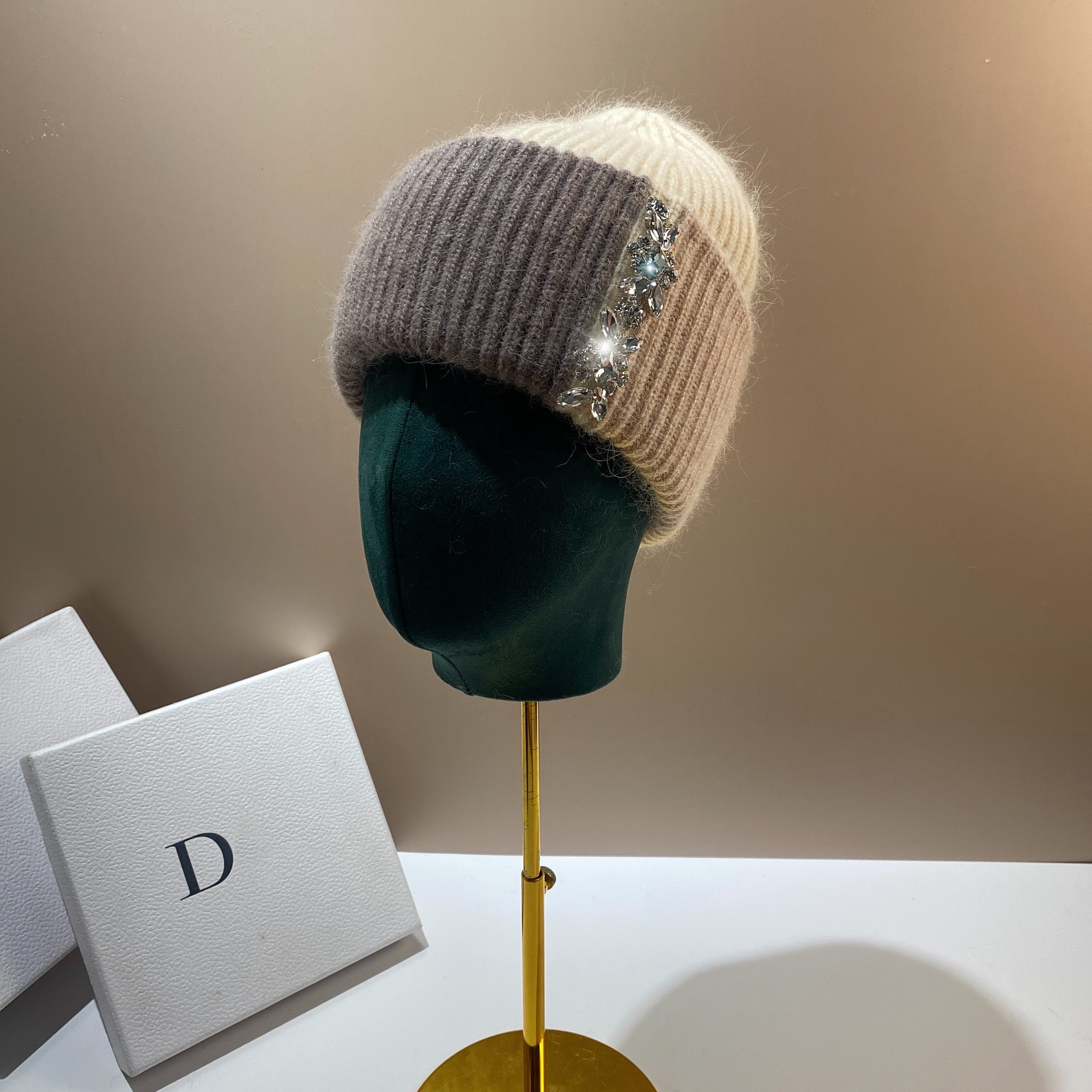 Women's Cute Color Block Rhinestone Eaveless Wool Cap display picture 8