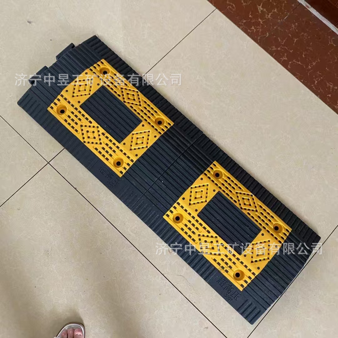 中昱工矿供应铸钢橡胶减速带效率高承重大质量保障发货及时