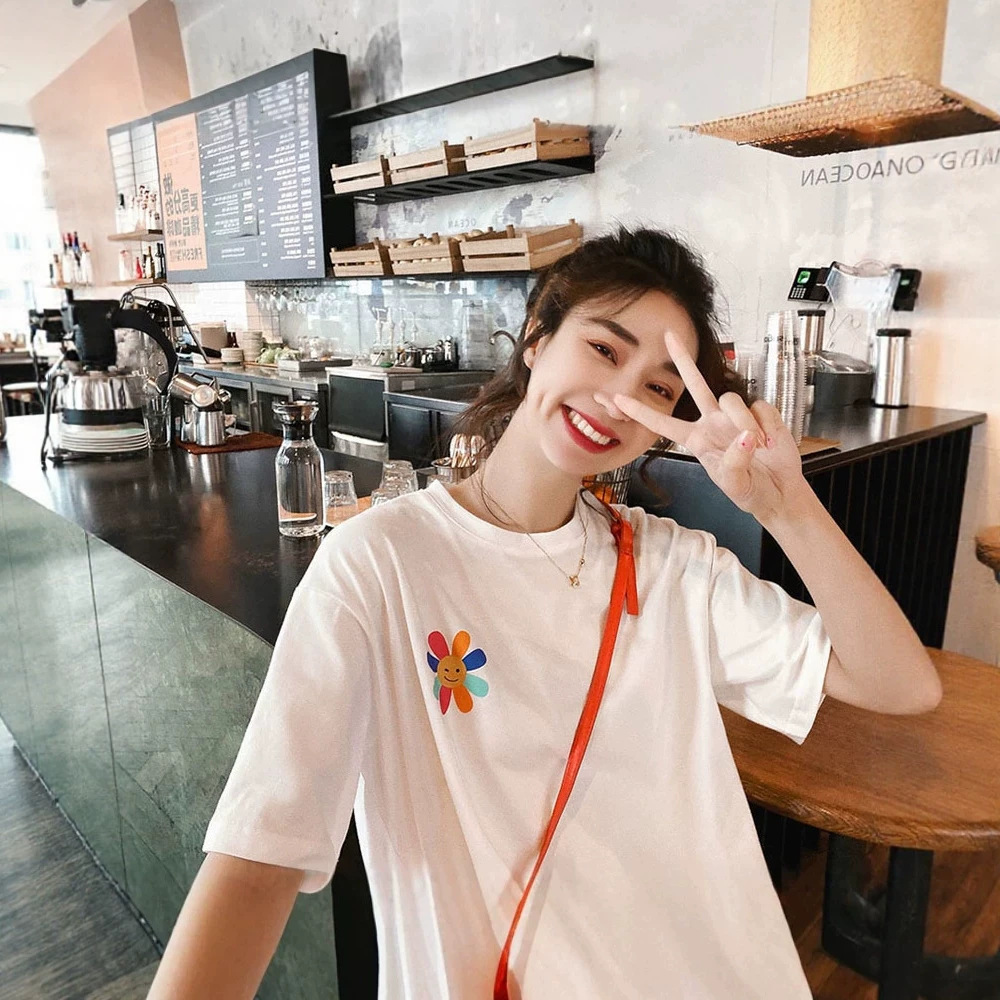Áo thun nữ cổ tròn cotton in họa tiết hoa mặt trời tay ngắn — đen chi tiết 1