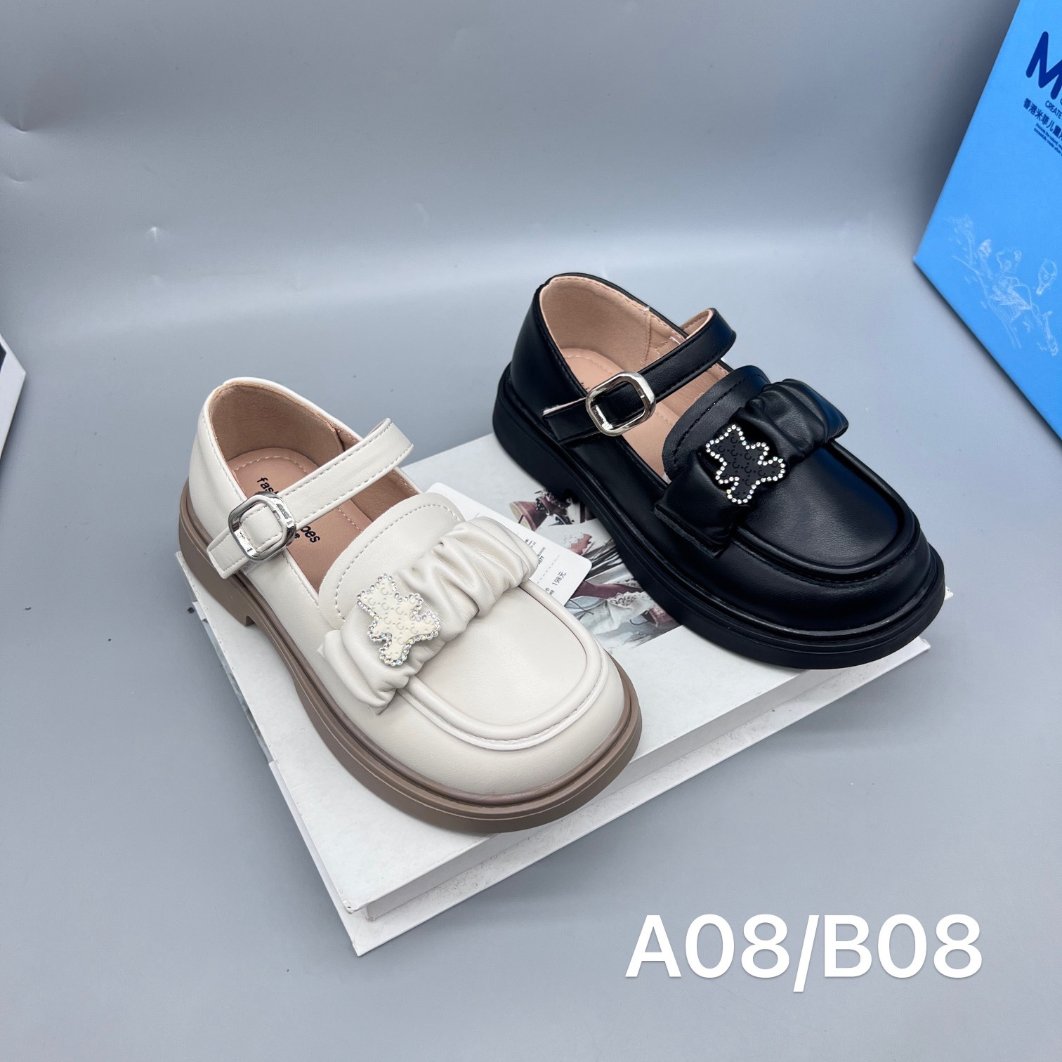 Fashionable children's shoes