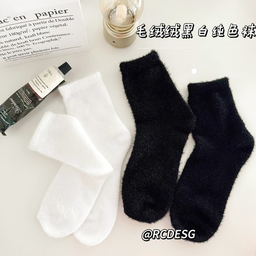 Mink velvet socks women's mid-calf autumn and winter plus velvet thickened furry black and white confinement postpartum sleeping furry socks