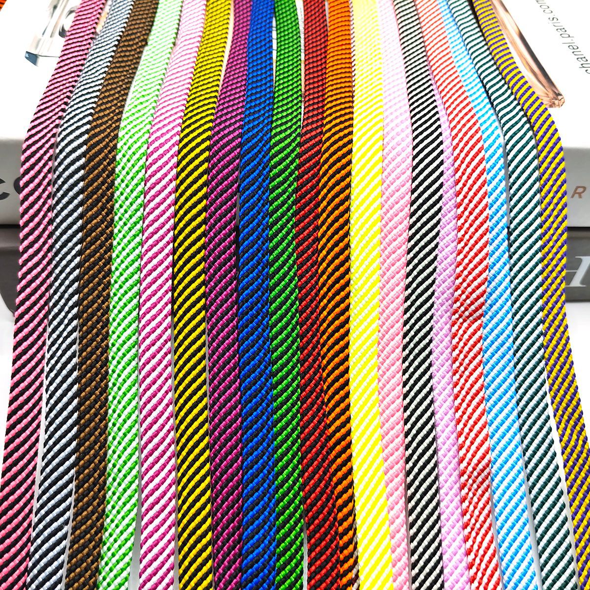 48 color 1cm poliéster de color zebra hueco cuerdas planas cuerdas huecas zapatos de ropa deportiva sombrero de dos colores cuerdas
