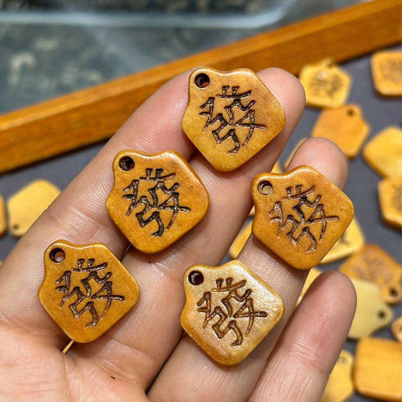 Natural camello hueso prueba tarjeta colgante hecho a mano DIY productos semiacabados accesorios backflow hueso talla pelo palabra clip joyería clip