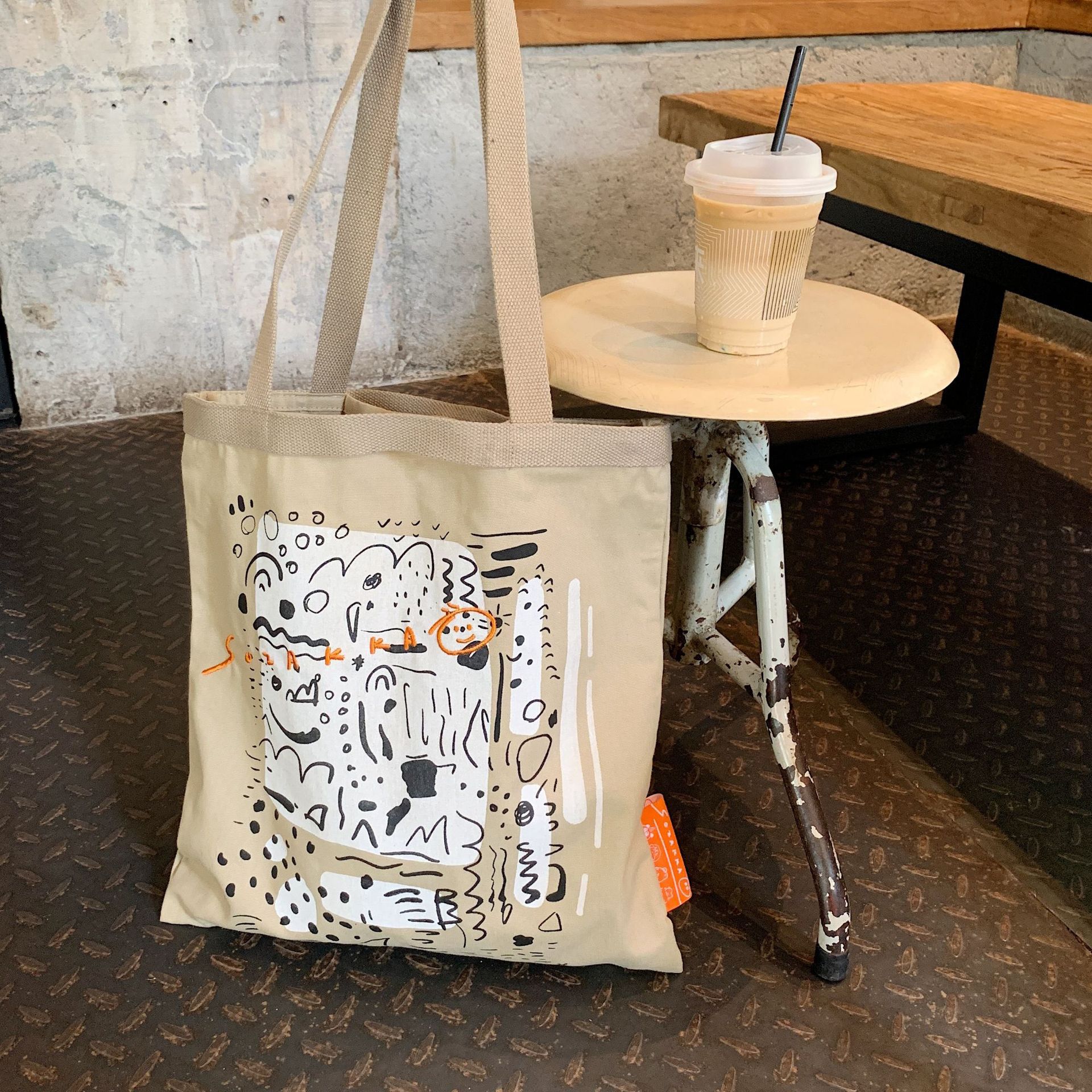 【 In Stock 】26102 letter graffiti printed canvas bag, large-capacity single-shoulder hand-carry shopping bag Tote from South Korea undefined