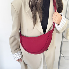 韩版通勤斜挎包学生上课饺子包2025新款时尚休闲女包百搭单肩包女