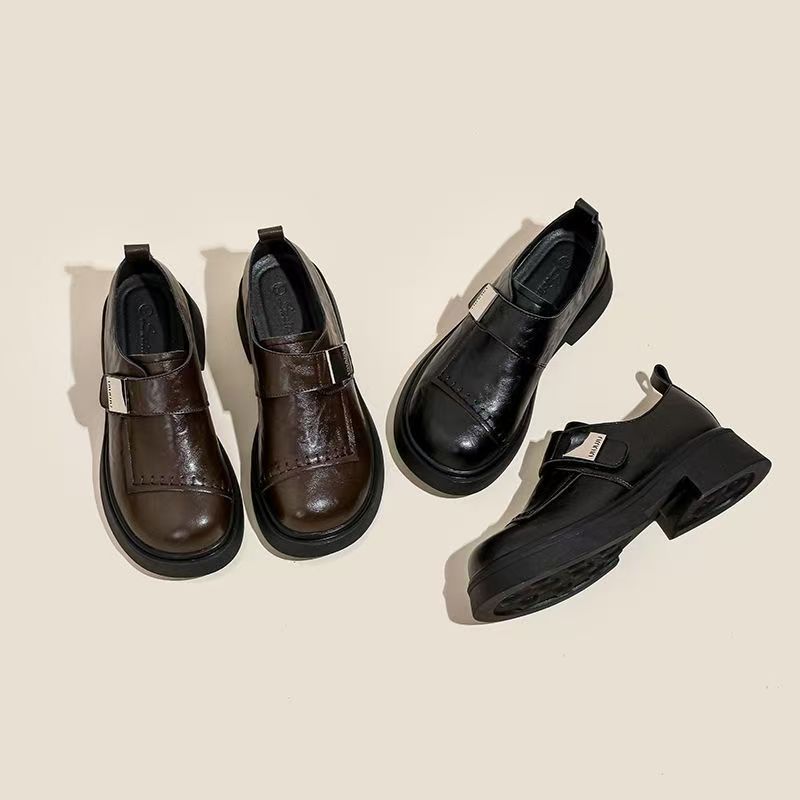 Zapatos de mujer de suela gruesa zapatos de cuero negro primavera 2026 nuevo estilo francés retro estilo universitario velcro zapatos de suela gruesa Lefour