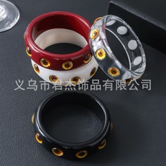 国境を越えた欧米のファッション樹脂は菊のブレスレットの個性的なデザイン感を模倣しています。
