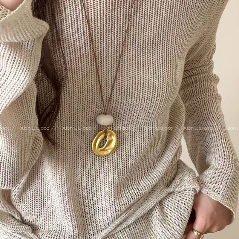 Otoño y invierno minimalistas collares colgante de goteo de Feng Shui mujeres chaqueta larga suéter cadena casual accesorios de lujo ligero