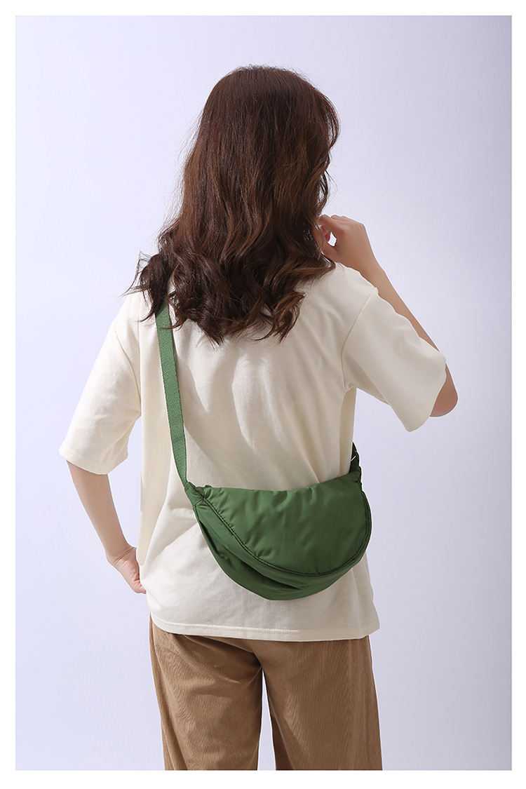 Women's Small Nylon Solid Color Streetwear Dumpling Shape Zipper Crossbody Bag display picture 2