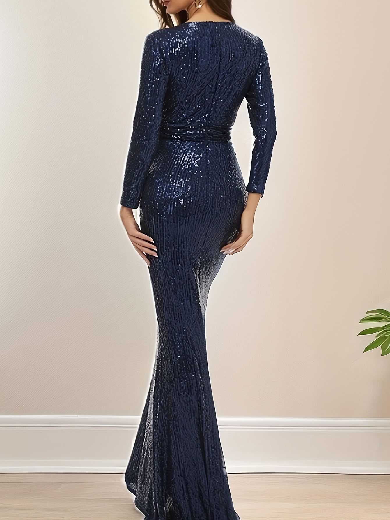 Vestido de noche transfronterizo europeo y americano con lentejuelas de manga larga con cuello en v de moda vestido largo de cadera image 3