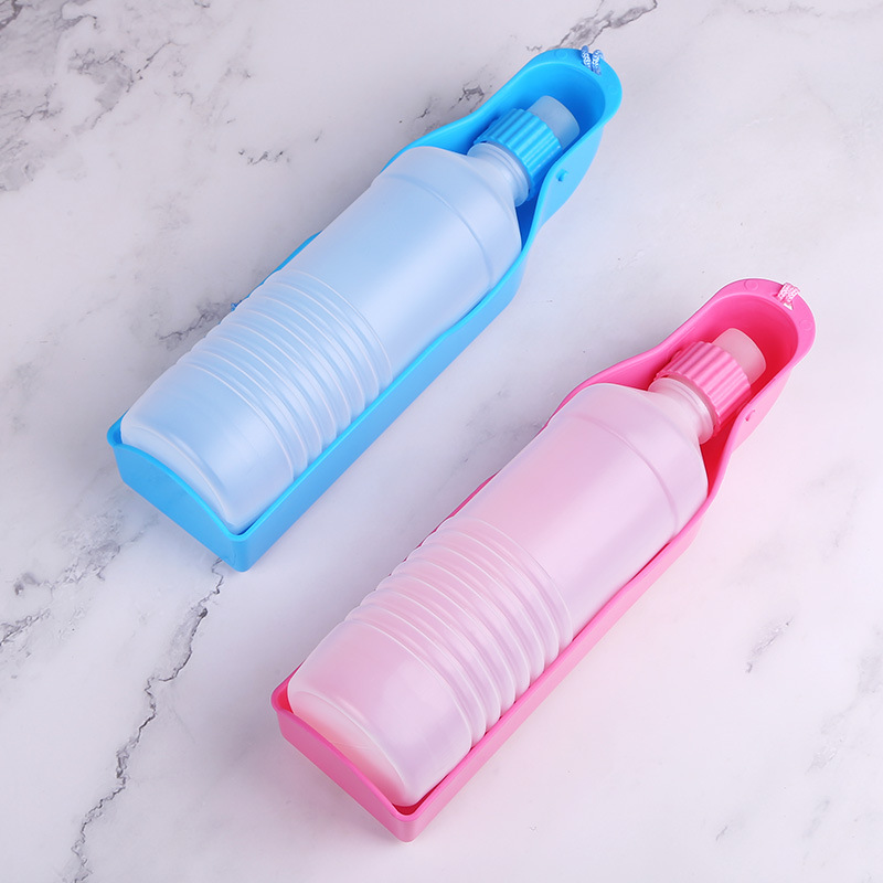 Mascota de viaje alimentador de agua 500ml mascota al aire libre suministros perro portátil hervidor mascota salida dispensador de agua