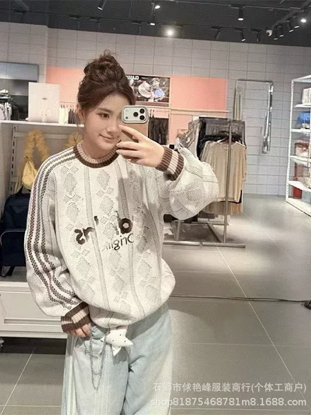 Three-leaf jacquard striped loose-fit sports knit sweater, vintage cable-knit sweater, unisex casual long-sleeve