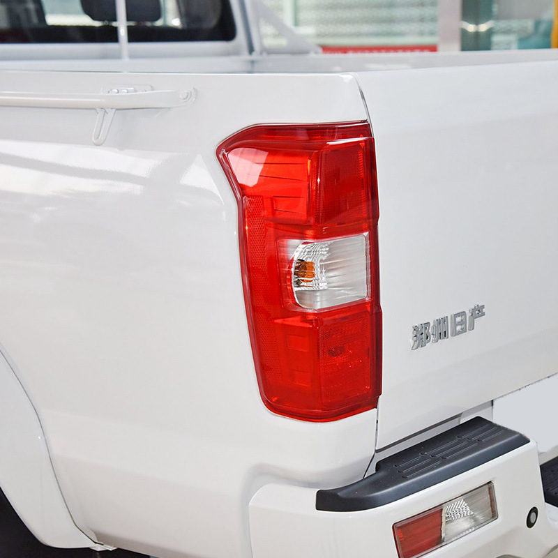 Suitable for Zhengzhou Nissan pickup Dongfeng Ruiqi P11 rear tail lamp assembly left and right rear headlight cover brake reversing lamp