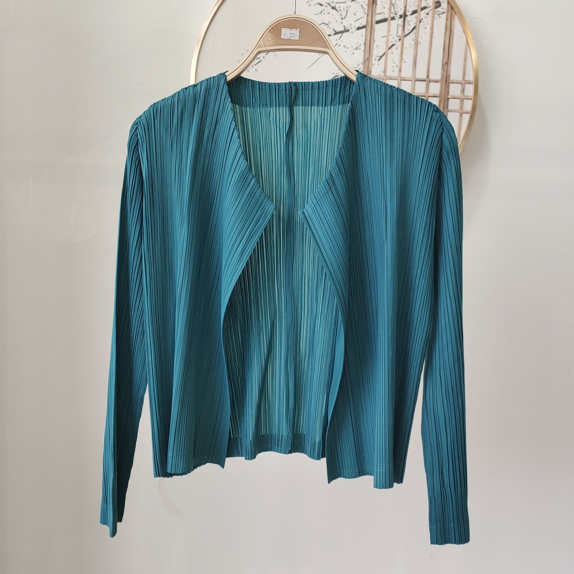 Cárdigan plisado de alta gama con calidad superior para otoño y primavera, chaqueta básica versátil de manga larga, delgada, de color sólido y corte ajustado.