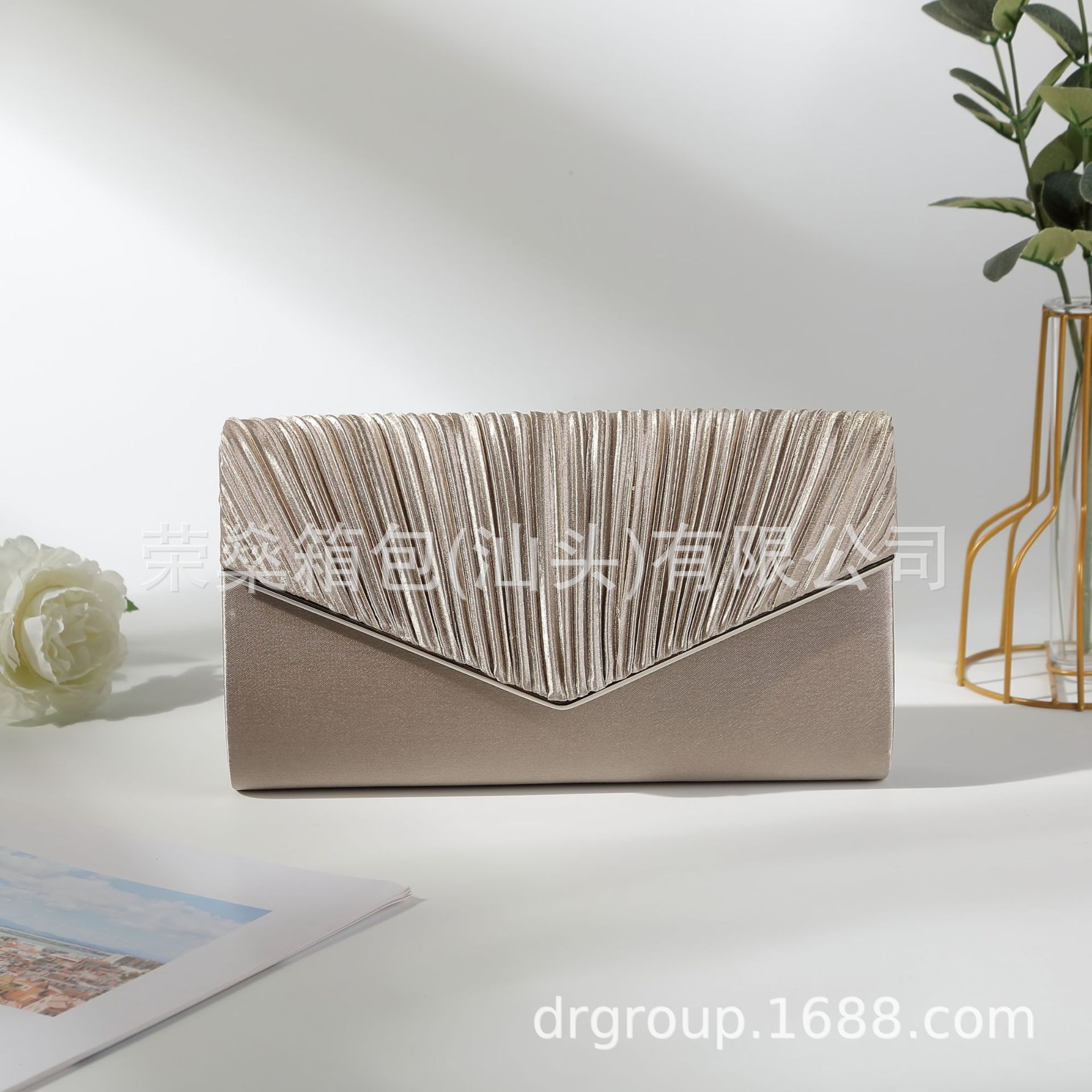 Comercio electrónico transfronterizo Estilo japonés Hardware plisado europeo y americano Bolsa de banquete Bolsa de vestir Bolsa de embrague Bolsa de noche Bolsa de fiesta avanzada