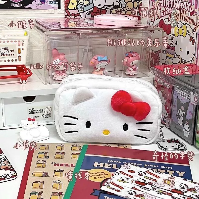 Плюшевой пенал с рисунком Hello Kitty — вместительный плюшевый канцелярский пенал для начальных классов, 0.06 кг