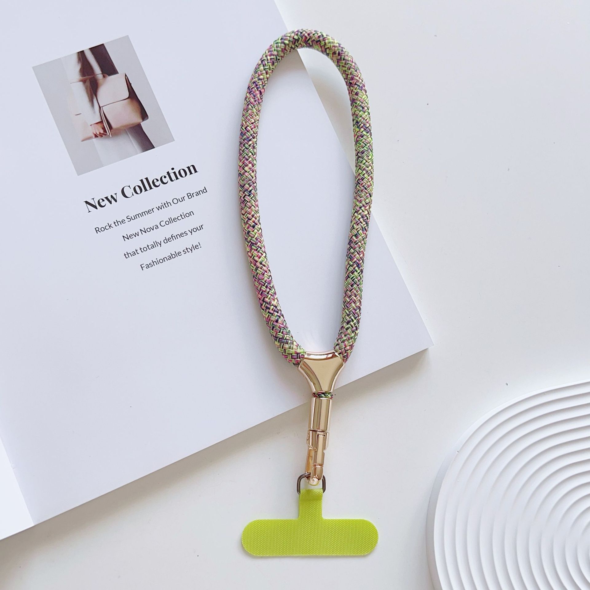 Cuerdas de muñeca ajustables de alta calidad con clips de hebilla pequeñas y frescas de poliéster corto para colgar teléfonos móviles simples y versátiles