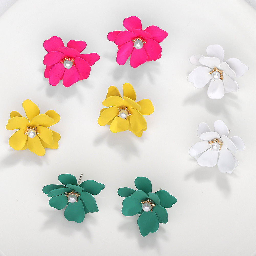 Sweet Flower Alloy Spray Paint Women's Ear Studs display picture 3