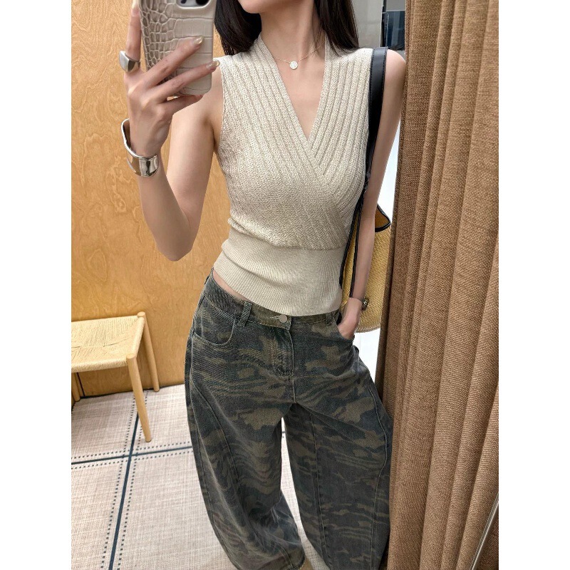 Korean Style Spicy Girl Style V-Neck Sleeveless Knitted Vest for Women, New Spring Model, Waist-Cinching, Slimming, Extremely Attractive and Unique Top Korean Style Spicy Girl Style V-Neck Sleeveless Knitted Vest for Women, New Spring Model, Waist-Cinching, Slimming, Extremely Attractive and Unique Top