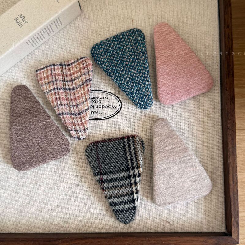 Korean-style early autumn woolen triangle BB clip, plaid side bangs clip, versatile small hair clip, basic hair clip Korean-style early autumn woolen triangle BB clip, plaid side bangs clip, versatile small hair clip, basic hair clip
